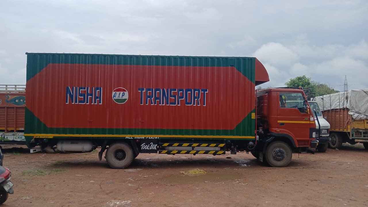 Closed body vehicle transport service